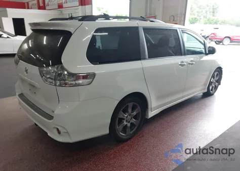 2017 Toyota Sienna Se 8 Passenger z USA, uszkodzony, nr VIN 5TDXZ3DC0HS811333